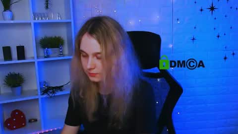 Snapshot of linaa_dolly chatting on 06/08/26, 01:33 linaa_dolly online show from 06/08/26, 01:33