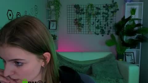 Snapshot of linaa_dolly chatting on 06/09/26, 01:45 linaa_dolly online show from 06/09/26, 01:45