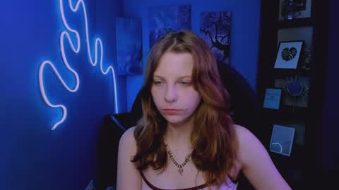 Snapshot of linaa_dolly chatting on 06/10/26, 02:12 linaa_dolly online show from 06/10/26, 02:12