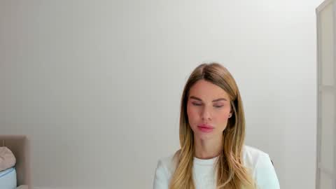 linabey online show from 10/20/25, 11:21