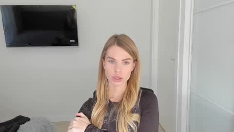 linabey online show from 10/25/25, 12:13