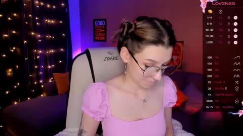 Snapshot of linablossom chatting on 10/07/25, 02:42 Lina online show from 10/07/25, 02:42