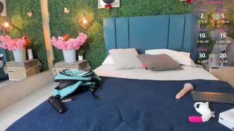 Snapshot of linagh chatting on 09/14/25, 11:53 Lina online show from 09/14/25, 11:53