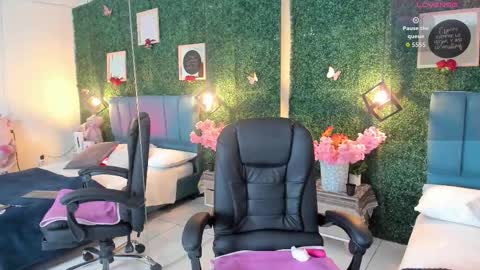 Snapshot of linagh chatting on 09/15/25, 12:38 Lina online show from 09/15/25, 12:38