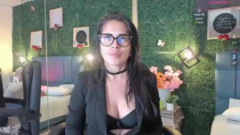 Snapshot of linagh chatting on 09/30/25, 11:37 Lina online show from 09/30/25, 11:37