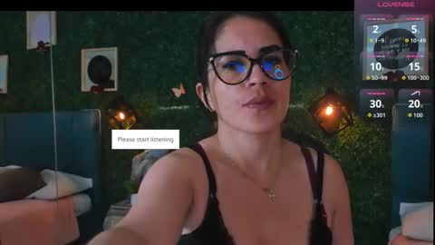 Snapshot of linagh chatting on 10/23/25, 11:31 Lina online show from 10/23/25, 11:31