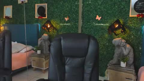 Snapshot of linagh chatting on 10/25/25, 02:46 Lina online show from 10/25/25, 02:46