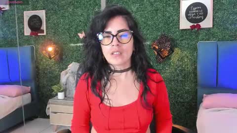 Snapshot of linagh chatting on 11/05/25, 11:43 Lina online show from 11/05/25, 11:43