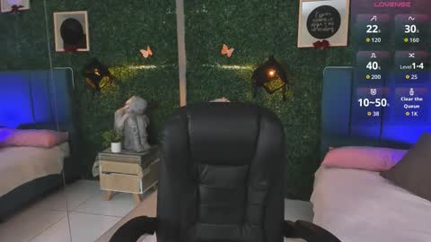 Snapshot of linagh chatting on 11/06/25, 12:06 Lina online show from 11/06/25, 12:06