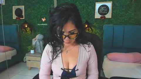 Snapshot of linagh chatting on 11/08/25, 11:43 Lina online show from 11/08/25, 11:43