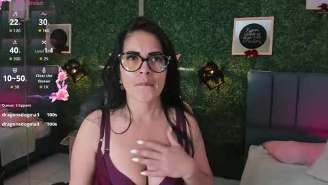 Snapshot of linagh chatting on 11/14/25, 11:53 Lina online show from 11/14/25, 11:53