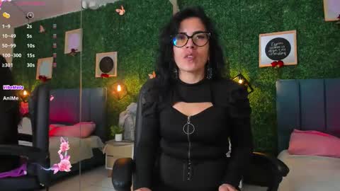 Snapshot of linagh chatting on 11/15/25, 11:40 Lina online show from 11/15/25, 11:40