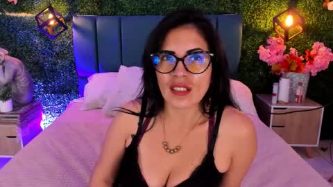 Snapshot of linagh chatting on 11/22/25, 12:59 Lina online show from 11/22/25, 12:59