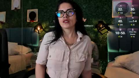 Snapshot of linagh chatting on 11/24/25, 11:54 Lina online show from 11/24/25, 11:54