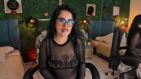 Lina  online show from 12/17/25, 11:38