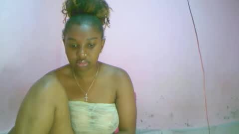 Snapshot of linah1123 chatting on 10/15/25, 05:29 linah1123 online show from 10/15/25, 05:29