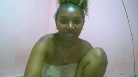 Snapshot of linah1123 chatting on 10/21/25, 05:30 linah1123 online show from 10/21/25, 05:30