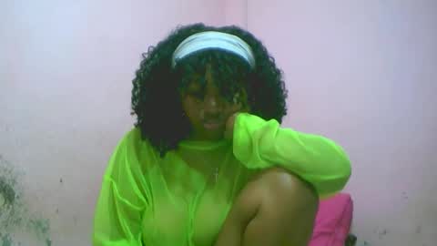 Snapshot of linah1123 chatting on 10/27/25, 01:53 linah1123 online show from 10/27/25, 01:53