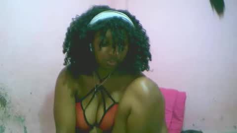 Snapshot of linah1123 chatting on 10/29/25, 04:37 linah1123 online show from 10/29/25, 04:37