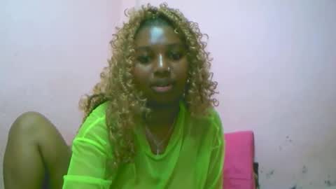 Snapshot of linah1123 chatting on 11/22/25, 10:31 linah1123 online show from 11/22/25, 10:31