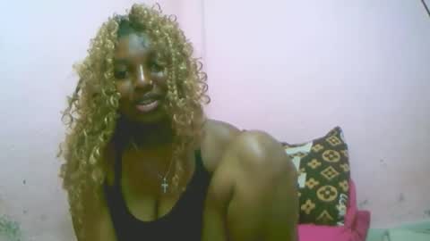 Snapshot of linah1123 chatting on 11/24/25, 10:26 linah1123 online show from 11/24/25, 10:26