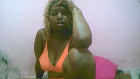 Snapshot of linah1123 chatting on 11/25/25, 10:59 linah1123 online show from 11/25/25, 10:59