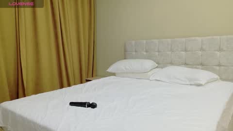 Snapshot of linajill chatting on 11/08/25, 07:01 Anna online show from 11/08/25, 07:01