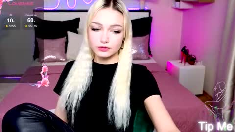 Snapshot of linalirian chatting on 09/16/25, 02:40 I am Lina online show from 09/16/25, 02:40