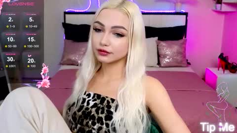 Snapshot of linalirian chatting on 09/23/25, 02:09 I am Lina online show from 09/23/25, 02:09