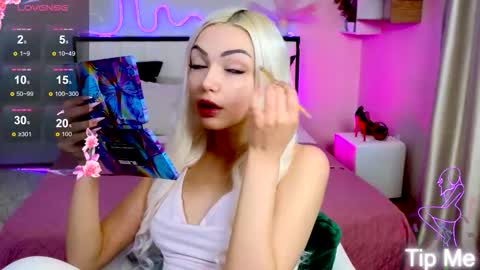 Snapshot of linalirian chatting on 10/04/25, 02:15 I am Lina online show from 10/04/25, 02:15