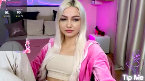 Snapshot of linalirian chatting on 10/15/25, 07:41 I am Lina online show from 10/15/25, 07:41