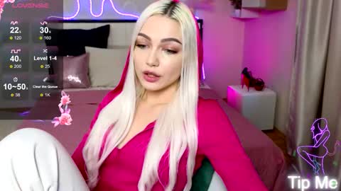 Snapshot of linalirian chatting on 10/17/25, 01:35 I am Lina online show from 10/17/25, 01:35