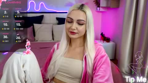 Snapshot of linalirian chatting on 10/18/25, 02:29 I am Lina online show from 10/18/25, 02:29