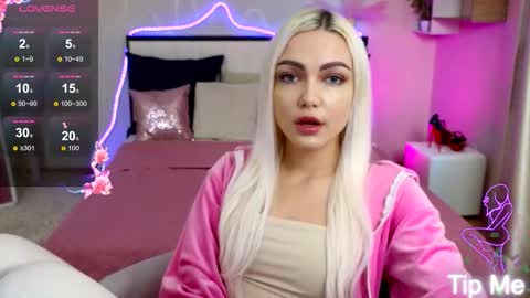 Snapshot of linalirian chatting on 10/19/25, 01:45 I am Lina online show from 10/19/25, 01:45