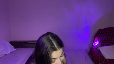 Snapshot of linamurrrr chatting on 12/13/25, 08:36 Nicolas and Lina online show from 12/13/25, 08:36