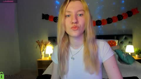 linarayy online show from 10/22/25, 09:31