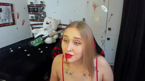 Lina online show from 10/23/25, 09:35