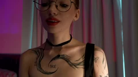 LinaVelle online show from 05/15/26, 01:23