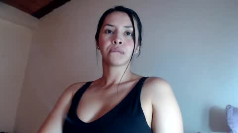 Snapshot of linavillada_ chatting on 10/30/25, 04:36 Lina online show from 10/30/25, 04:36