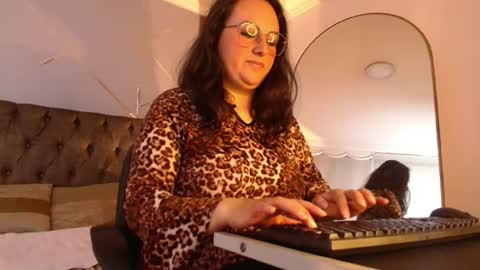 Snapshot of linceadictiva chatting on 05/26/26, 01:40 LINCE online show from 05/26/26, 01:40