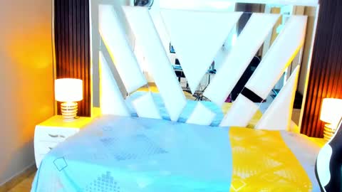 Snapshot of linda4petite chatting on 09/19/25, 06:30  Linda  online show from 09/19/25, 06:30