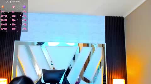 Snapshot of linda4petite chatting on 09/26/25, 06:12  Linda  online show from 09/26/25, 06:12