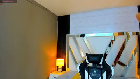 Snapshot of linda4petite chatting on 09/28/25, 01:27  Linda  online show from 09/28/25, 01:27