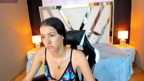 Snapshot of linda4petite chatting on 09/29/25, 06:24  Linda  online show from 09/29/25, 06:24