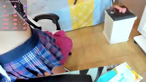 Snapshot of linda4petite chatting on 09/30/25, 06:57  Linda  online show from 09/30/25, 06:57