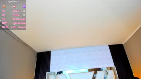 Snapshot of linda4petite chatting on 10/04/25, 06:17  Linda  online show from 10/04/25, 06:17