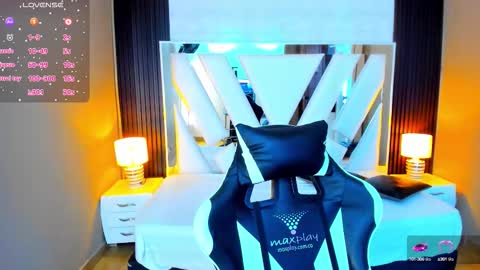 Snapshot of linda4petite chatting on 10/07/25, 06:16  Linda  online show from 10/07/25, 06:16