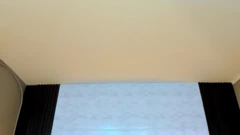 Snapshot of linda4petite chatting on 10/10/25, 06:29  Linda  online show from 10/10/25, 06:29