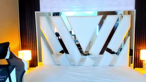 Snapshot of linda4petite chatting on 10/13/25, 06:08  Linda  online show from 10/13/25, 06:08