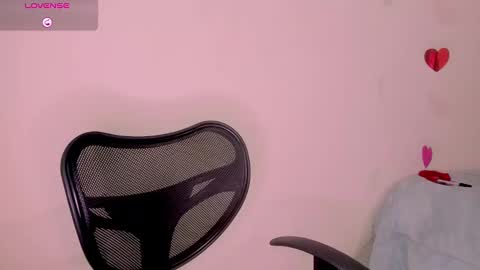 Snapshot of linda_alana chatting on 02/19/25, 12:25 Alana online show from 02/19/25, 12:25